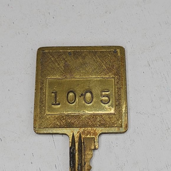 Vintage Hotel Room Key S Logo Room 1005 - Picture 3 of 8